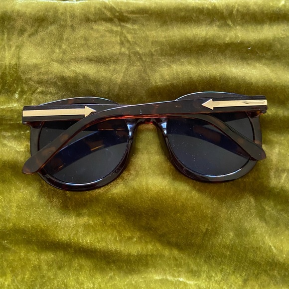 SHEIN tortoise shell sunglasses 🕶🤎 - Picture 3 of 5